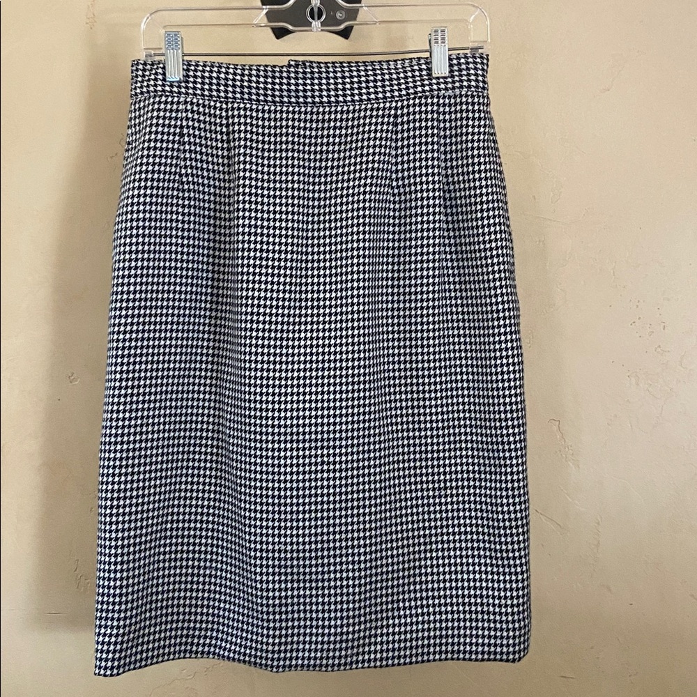 Sz 10 Classic Black and White Houndstooth Lined Skirt
